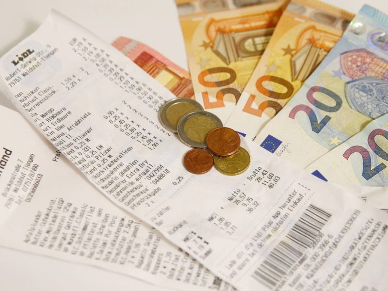 Edeka, Kaufland und Co.: mit diesem Kassenbon-Trick sparen Kunden Geld