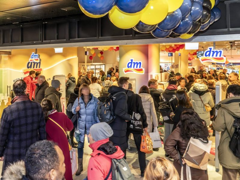 Eine dm-Kassiererin verrät, welches Kunden-Verhalten immer wieder nervt.