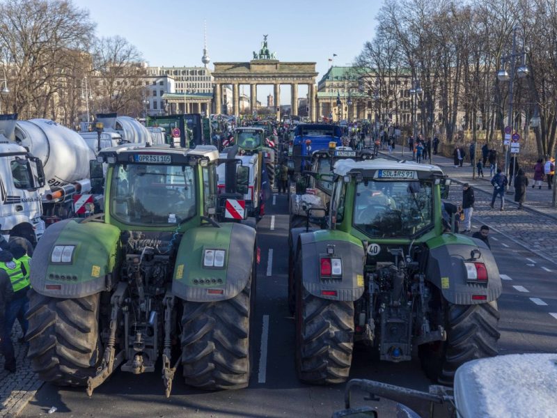 Robert Habeck wird in seiner Rede ernst: befürchtet der Vizekanzler einen Bürgerkrieg?
