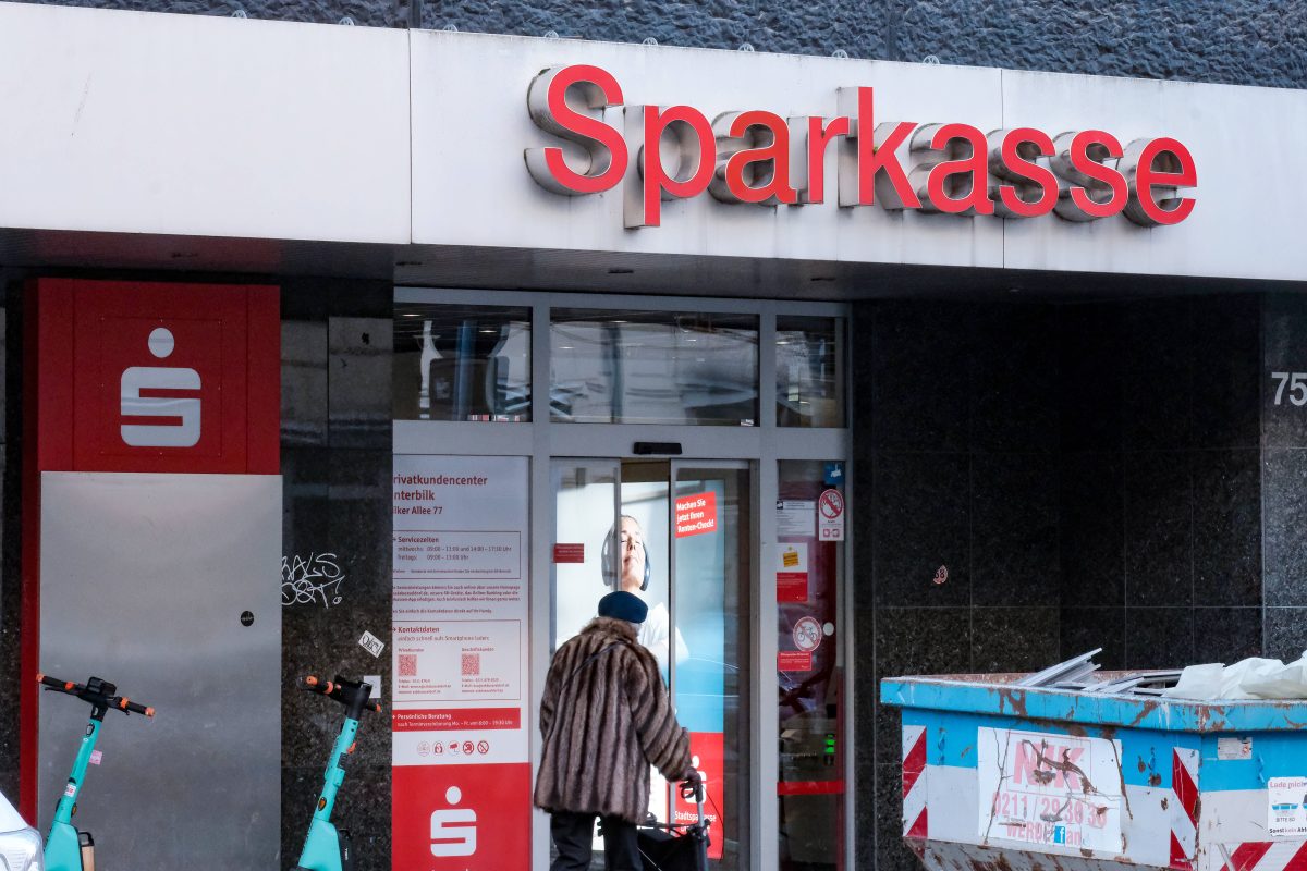 Kunden von Sparkasse, Commerzbank und Co. wurden durch die Regierung eine wichtige Kontofunktion gestrichen.