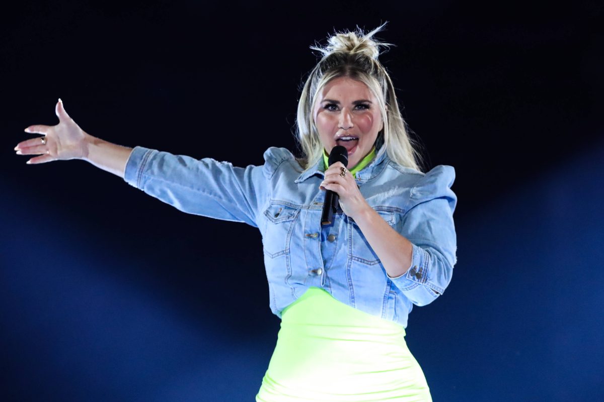 Schlagerstar Beatrice Egli zeigt sich 