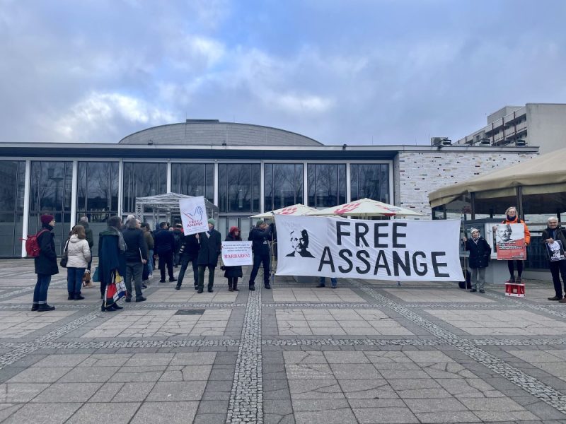 Proteste vor dem ersten bundesweiten Parteitag der BSW. Diese Forderungen haben die Demonstranten.
