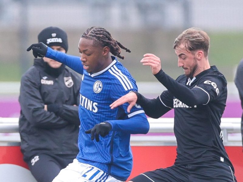 Debüt beim FC Schalke 04.