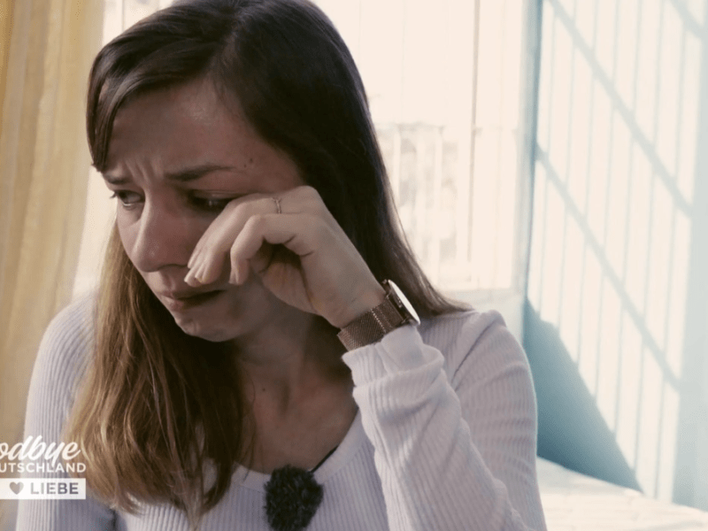 Nachdem sie ihre Sachen gepackt und für die Liebe Deutschland den Rücken zugekehrt hat, kommen erste Zweifel auf...