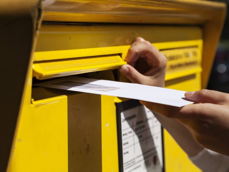 Diese Kundin der Deutschen Post hinterlässt eine Botschaft an den Postboten.