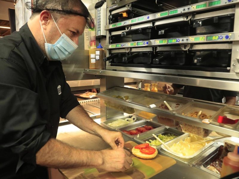 Ein Burger-King-Mitarbeiter gibt einen Einblick hinter die Kulissen.