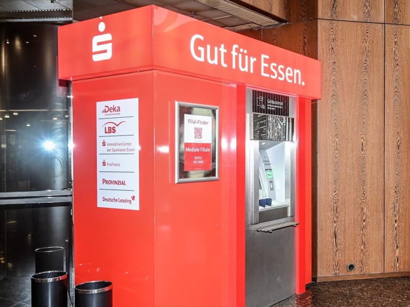 Essen: Betrüger unterwegs. Angebliche Sparkasse-Mitarbeiter betrügen Seniorinnen.