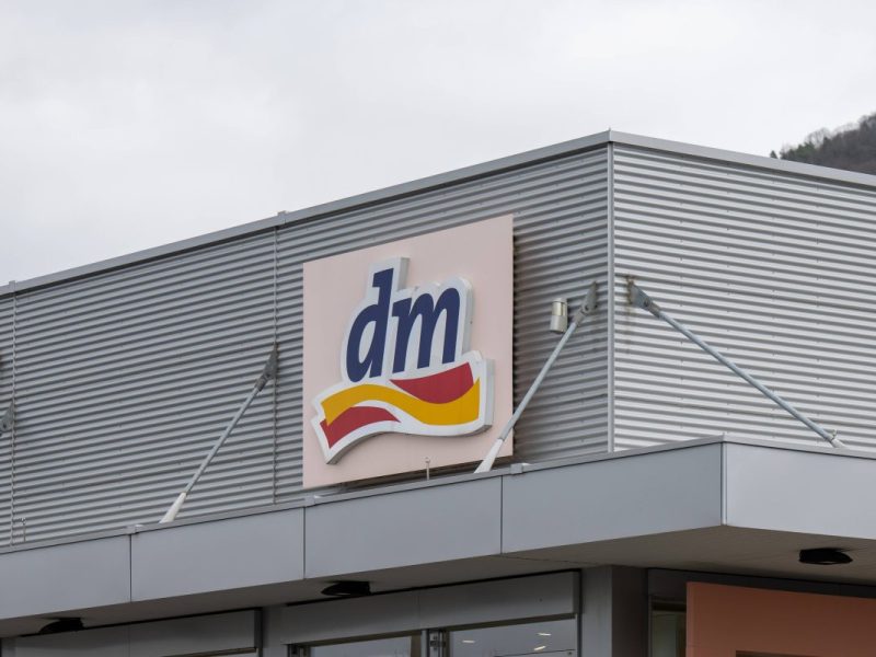 dm-Kunde reagiert auf bargeldloses Bezahlen mit Rache