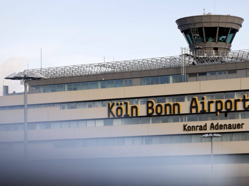 Beim Flughafen Köln/Bonn wird es eine Sache bald nicht mehr geben.