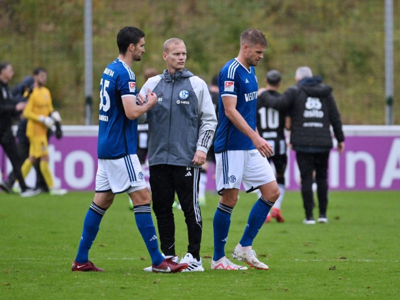 Nach dem Sieg in Braunschweig hat sich die Stimmung bei S04 wieder etwas beruhigt. Doch schon bald könnte eine neuer Konfliktherd entstehen.