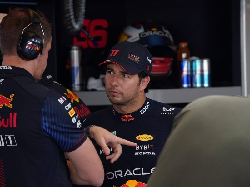 Trotz eines schwachen Jahres bleibt Sergio Perez Fahrer zwei bei Red Bull. Ein Formel-1-Experte erklärt, warum Red Bull sich dazu entschlossen haben könnte.