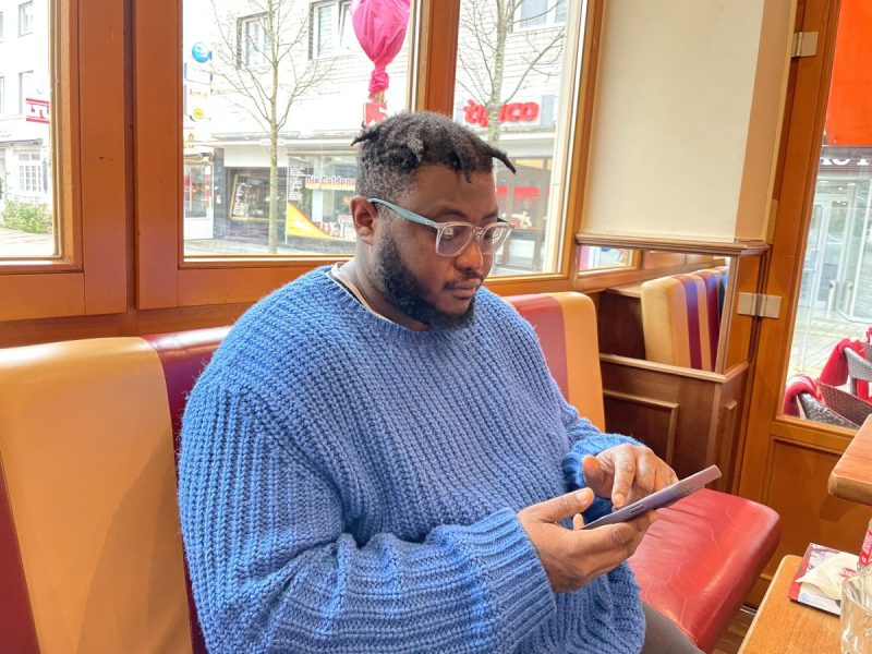 TikTok-Star aus Gelsenkirchen kämpft gegen Rassismus und Vorurteile.