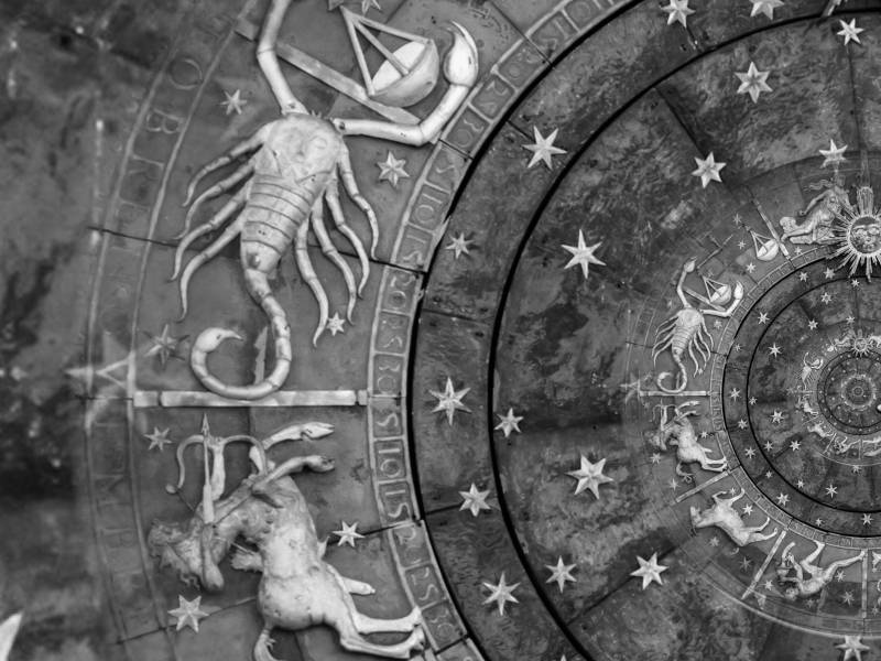 Tierkreiszeichen mit Fokus auf Skorpion.