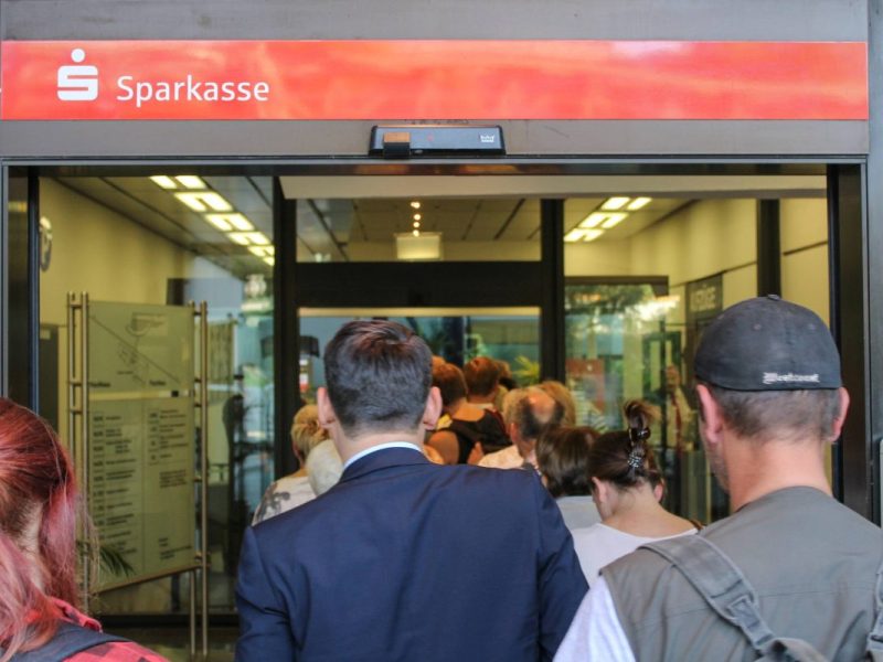 Sparkassen-Kunden müssen jetzt ganz besonders aufpassen.