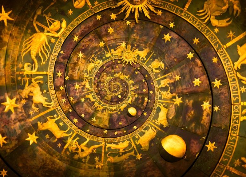 Horoskop: Diese Sternzeichen haben im April mit Selbstzweifeln zu kämpfen