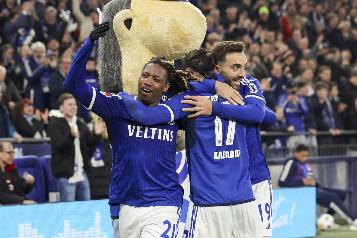 Der FC Schalke 04 jubelt gegen St. Pauli.