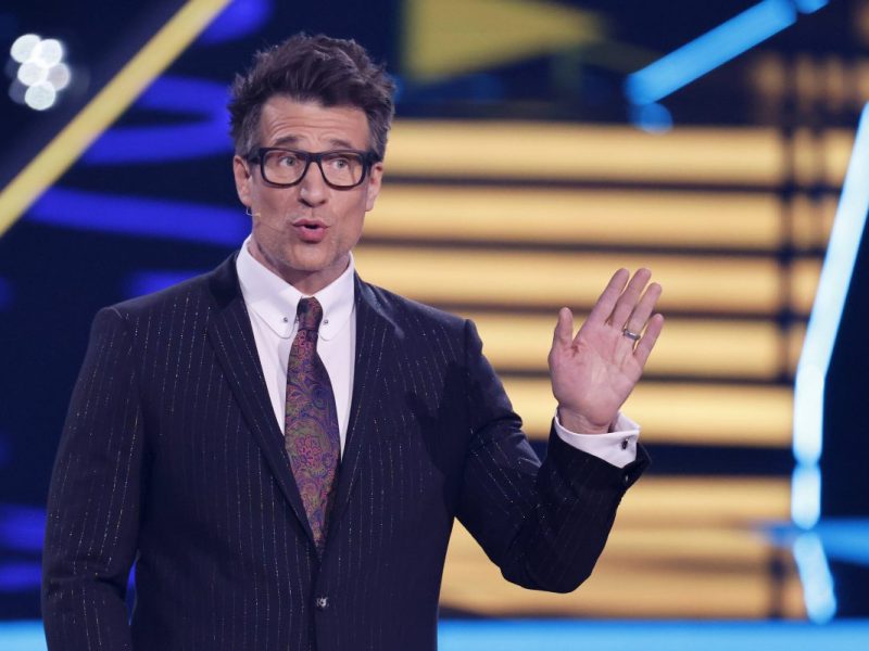 Bei „Let's Dance“ müssen sich die Kandidaten Woche für Woche dem knallharten Urteil der Jury stellen. Doch DAMIT überrascht er alle!