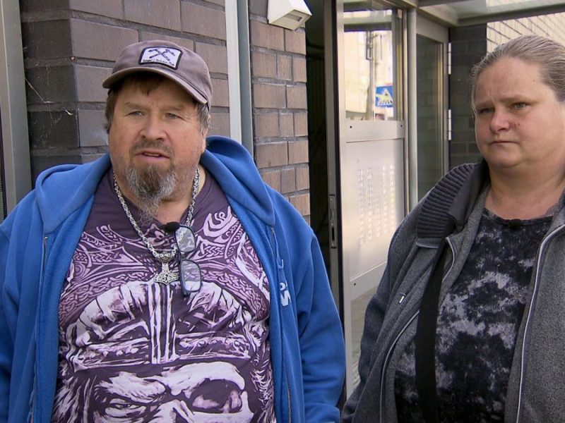 Bürgergeld: Der Arbeitslose Schalke-Fan Willy ist sauer auf die Behörden.