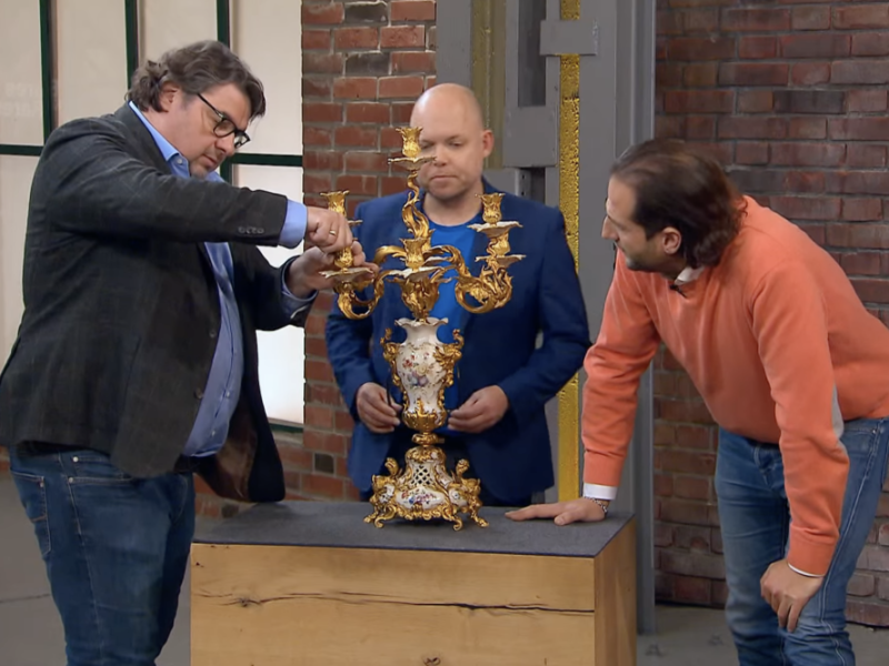 Bei „Bares für Rares“ gefallen nicht alle kuriosen Objekte den Händlern. Warum ER allerdings trotz Missfallen mitbietet...