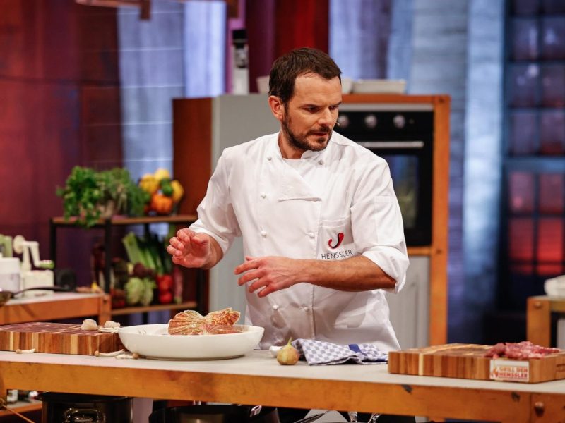 Steffen Henssler schwingt erneut den TV-Kochlöffel. Doch direkt nach der Ausstrahlung verkündet der Sender Vox brisante Neuigkeiten...