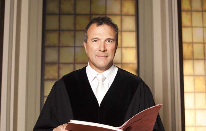 Traurige Nachrichten bei TV-Legende Richter Alexander Hold. Der Sat.1-Richter offenbart nun: Er hat Krebs...