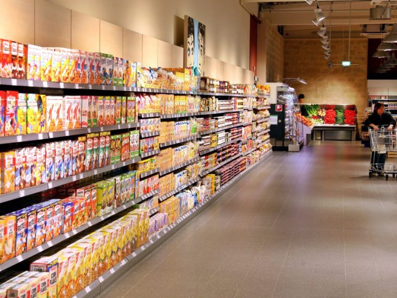 Bei Edeka kommt es zu Preissenkungen.