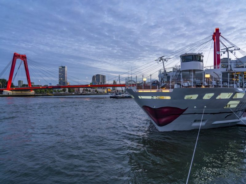 Ein Kreuzfahrt-Anbieter muss schon wieder an der Preisschraube drehen.