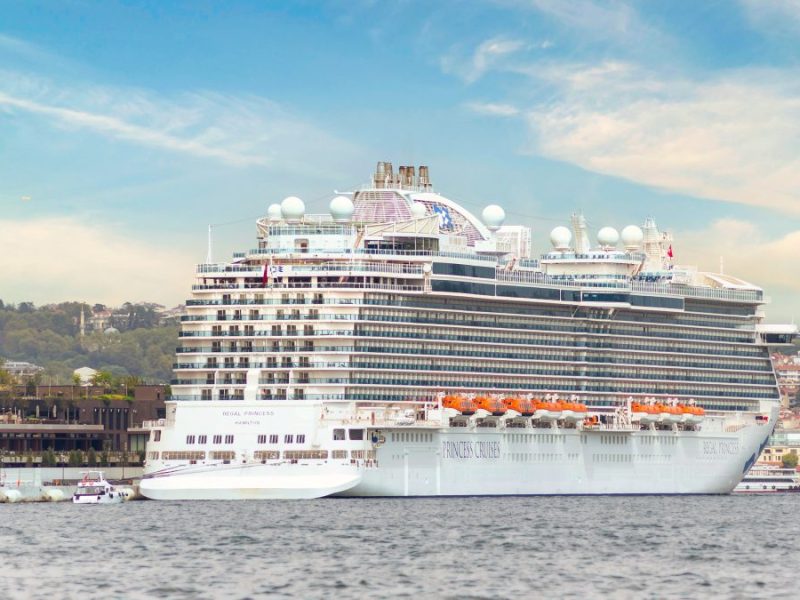 Kreuzfahrt: Rederei muss Reise absagen