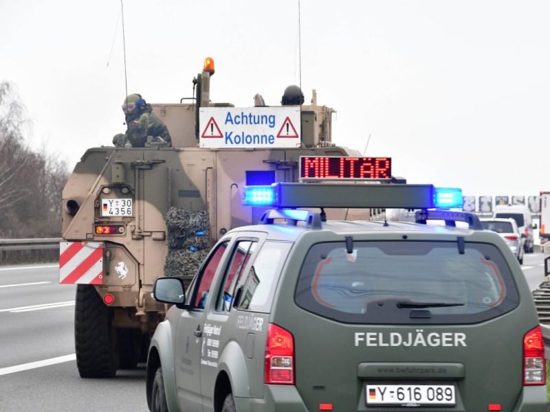 Achtung, Miltär-Konvois unterwegs durch NRW Richtung Polen (Archivfoto).