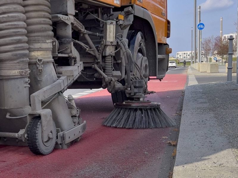 In der NRW-Stadt Köln wurde ein Mann von einer Kehrmaschine angefahren. (Symbolfoto)