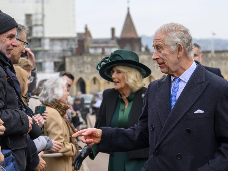 König Charles III. hat sich in seiner Vergangenheit nicht immer mit Ruhm bekleckert. Jetzt teilt der Monarch gegen IHN aus...