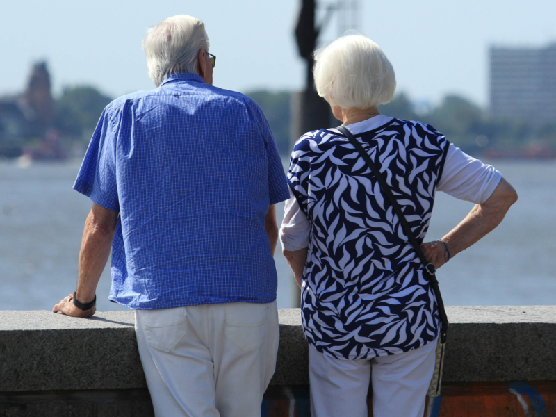 Immer mehr Deutsche gehen für die Rente nach Griechenland - doch das birgt auch Tücken.
