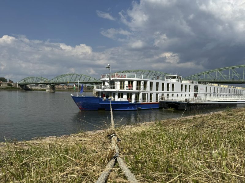Das Kreuzfahrt-Schiff nach der Kollision auf der Donau.