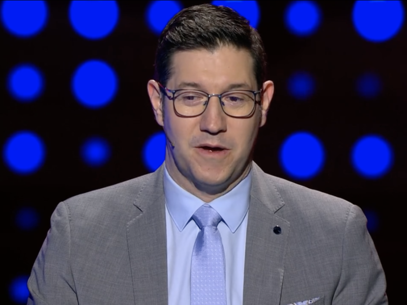 Bei „Gefragt – Gejagt“ erleben sowohl Alexander Bommes als auch der gefürchtete Jäger Jakoby ihr blaues Wunder...