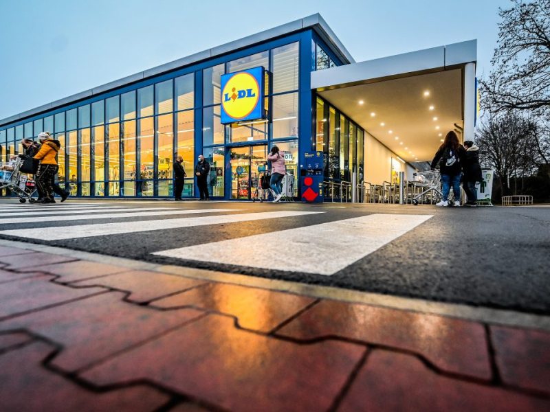 Lidl-Kunden benutzen Kundenkarte für andere. Discounter klärt auf, ob das erlaubt ist.
