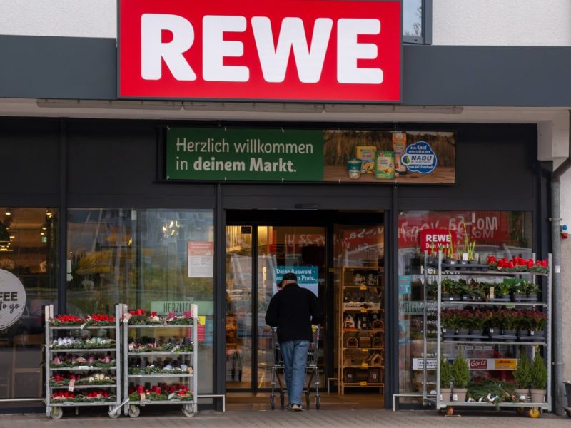 Rewe und Fressnapf schaffen Handzettel ab