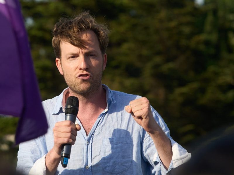 Vor der Europawahl fordert Damian Boeselager mehr Unterstützung für die Ukraine.