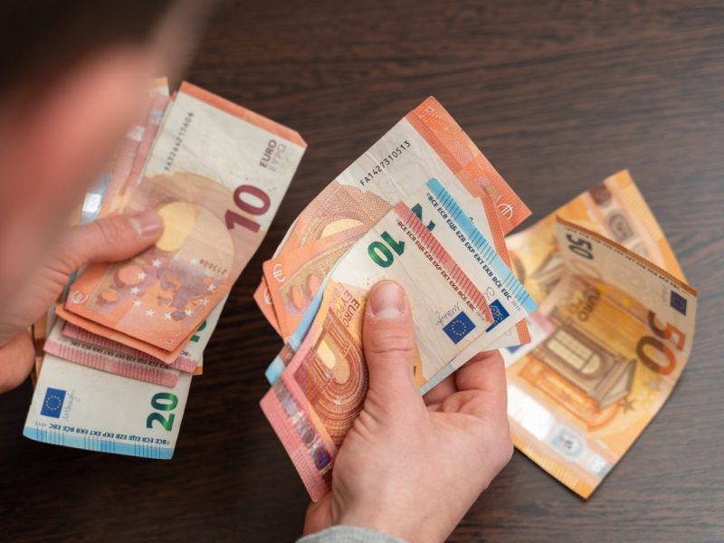 Hätten ein höheres Gehalt verdient.