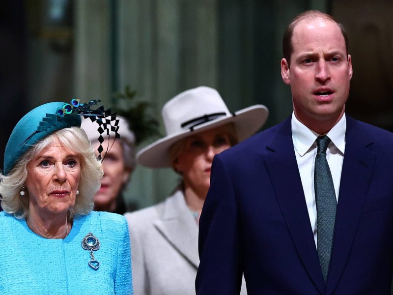 Prinz Williams Ex-Freundin trauert um ihren Vater. Königin Camilla hilft.