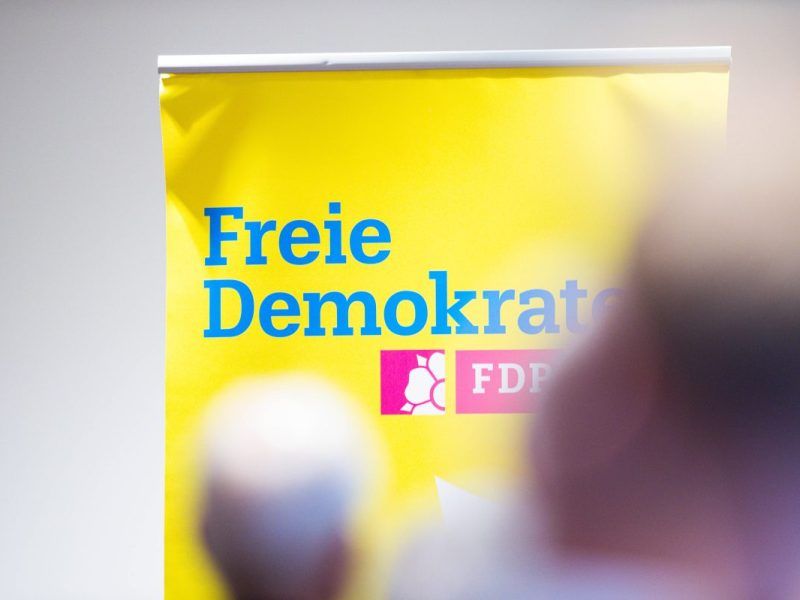 Mitten im Wahlkampf zur Europawahl sorgt die FDP mit einem Wahlplakat in Chemnitz für Schlagzeilen.