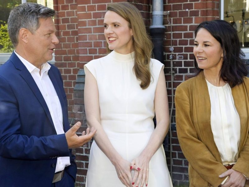 Grünes Trio vor Europawahl: Robert Habeck, Annalena Baerbock und Terry Reintke (Mitte).