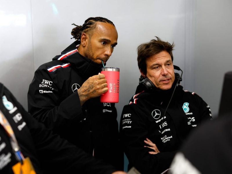 Formel 1: Toto Wolff muss Lewis Hamilton ersetzen.