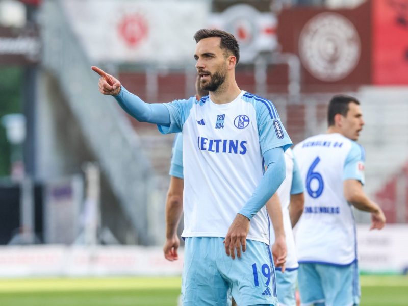 Kenan Karaman ist die Lebensversicherung des FC Schalke 04. Bleibt er bei Königsblau oder geht er? Nun äußert sich der S04-Star deutlich.