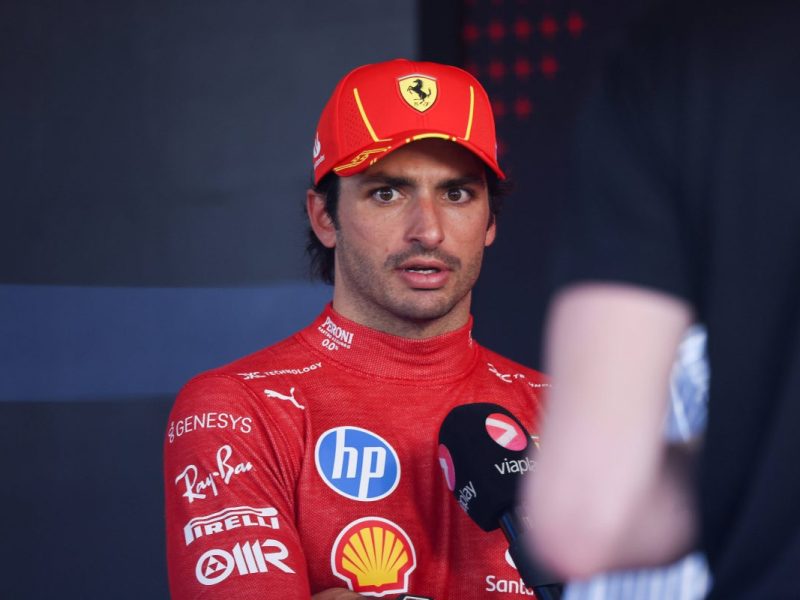 Verwirrung um Formel-1-Star Carlos Sainz! Der Spanier steht immer noch vor einer unklaren Zukunft. Nun ist jedoch wohl eine Entscheidung gefallen.