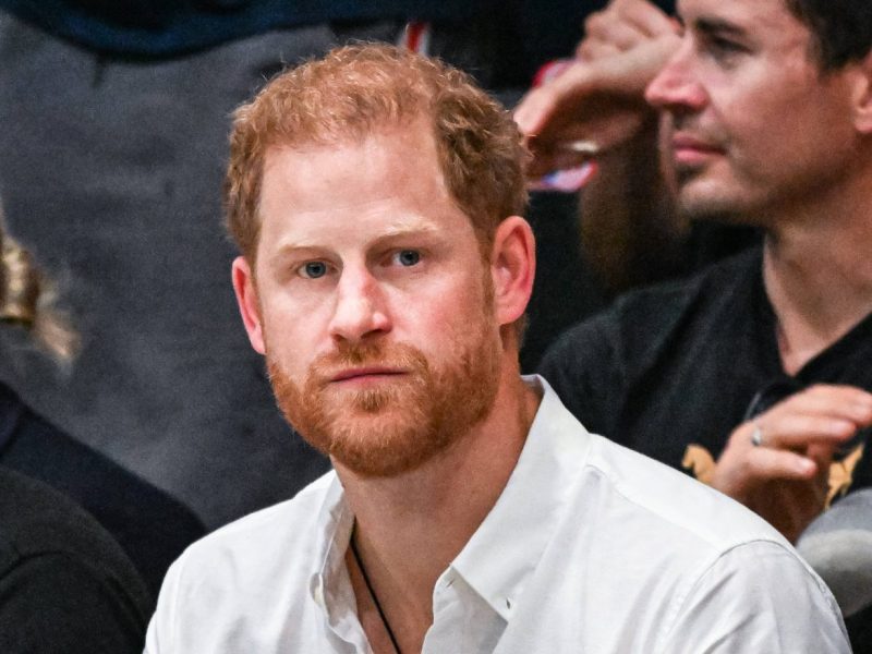 Der Adler ist gelandet: Prinz Harry ist in London und mit ihm jede Menge Kritik. Jetzt packt ein Insider über den Royal aus...