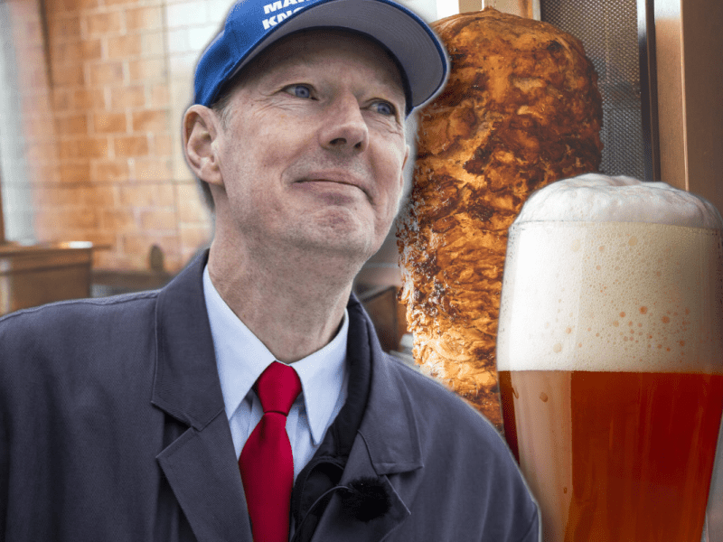 Martin Sonneborn wir die Jungwähler mit einem Leckerbissen zur Europawahl animieren.