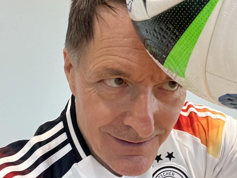 EM 2024: Karl Lauterbach fiebert dem Spiel gegen Ungarn entgegen.