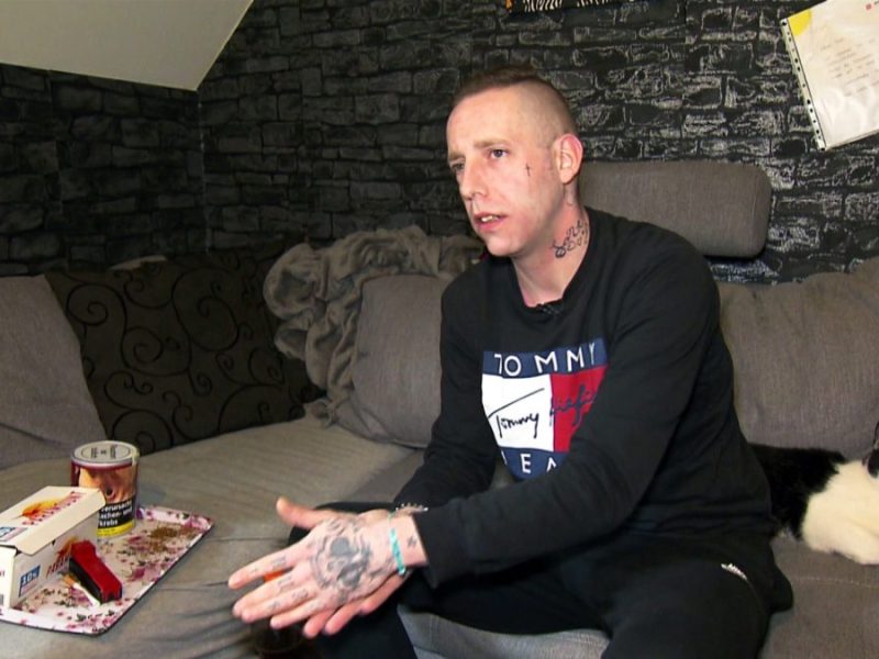 Der Duisburger Chris lebt durchgängig vom Amt.