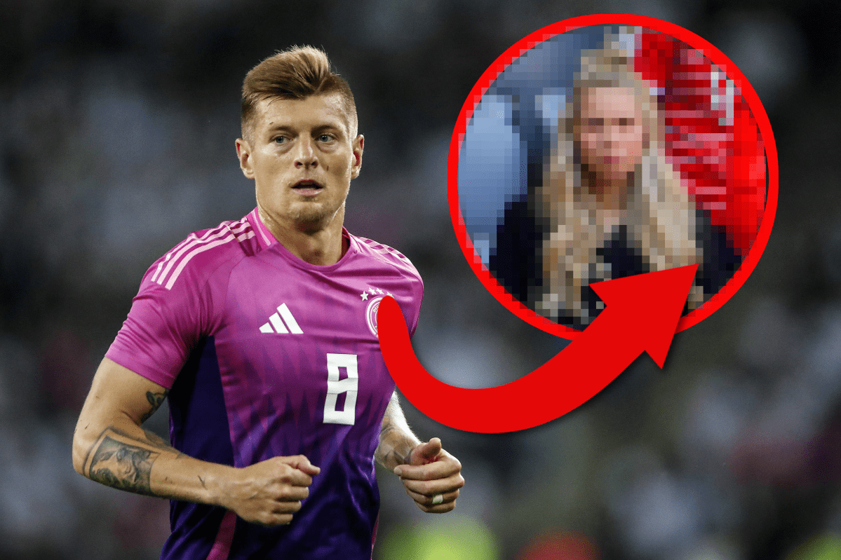Toni Kroos und verpixelte Frau.
