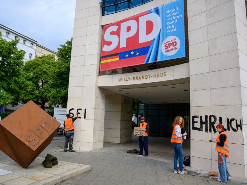 Bei der Party zur Europawahl protestierte die Letzte Generation vor der SPD-Zentrale.